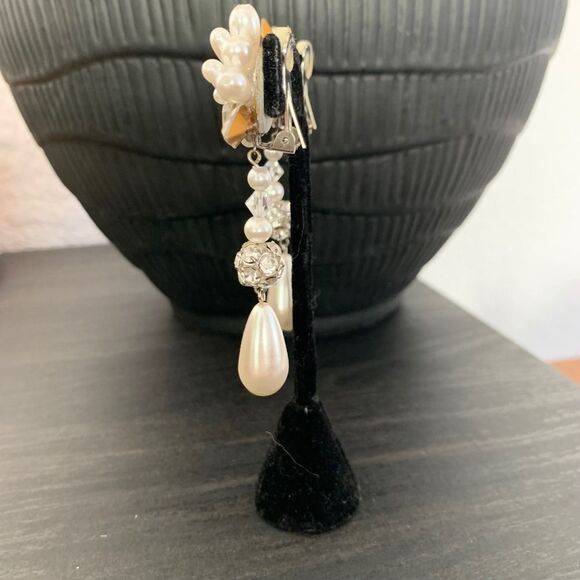 Vintage Suzanne Bjorntegard Flower Pearl Drop Clip On Earrings Bridal Wedding - Picture 2 of 8